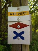 Suivre les losanges rouges